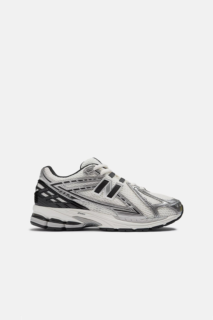 Sneakers 1906R Silver metallic con black e sea salt