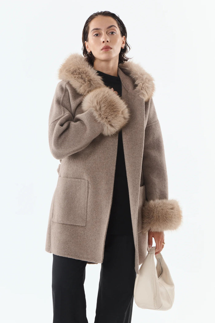 Cappotto Carolina Wool con collo in pelliccia sintetica-1
