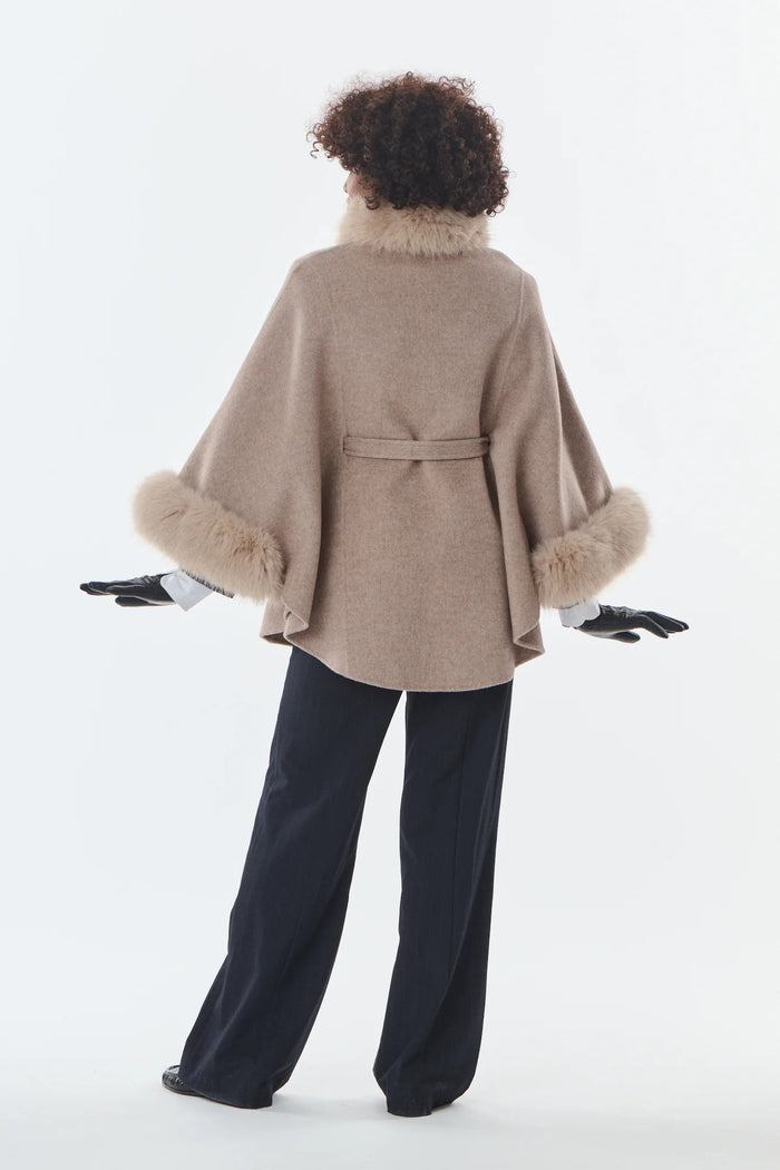 Niki Mantella in misto lana e cashmere con pelliccia sintetica-5