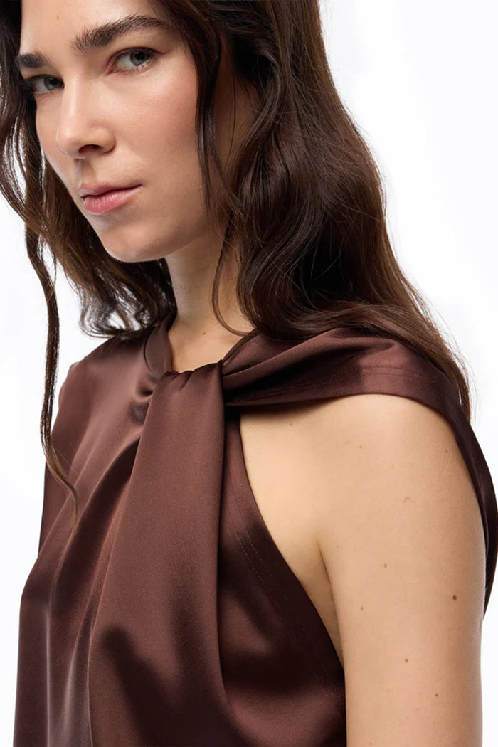Blusa senza maniche in satin-6
