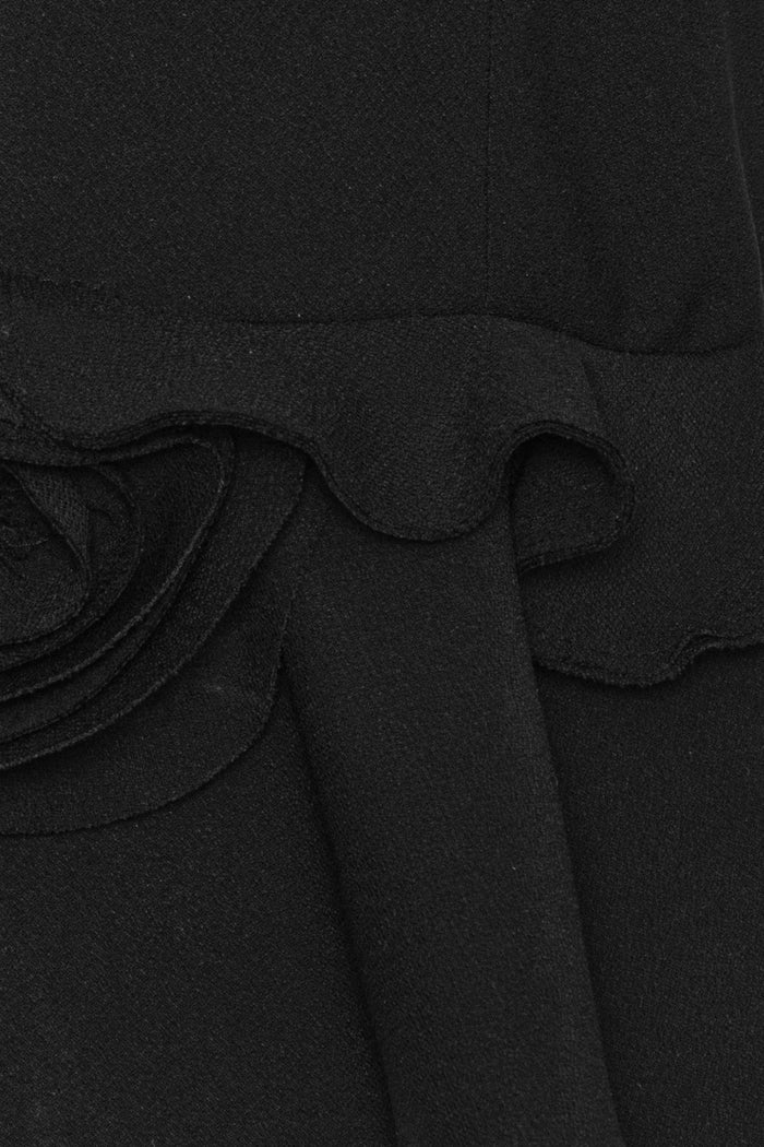 Top nero con scollo a V e stampa floreale-6