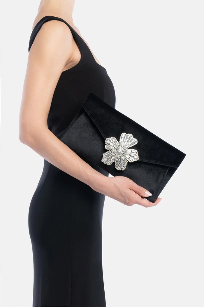 Pochette in velluto nera con fiore gioiello-4