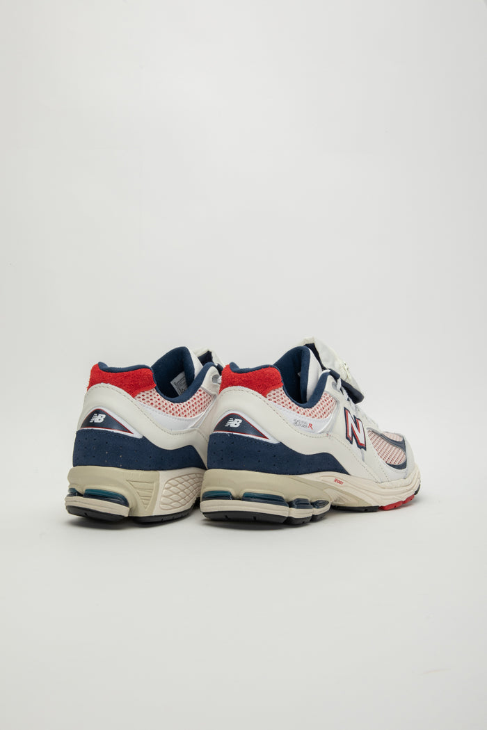 Sneaker 2002R-3