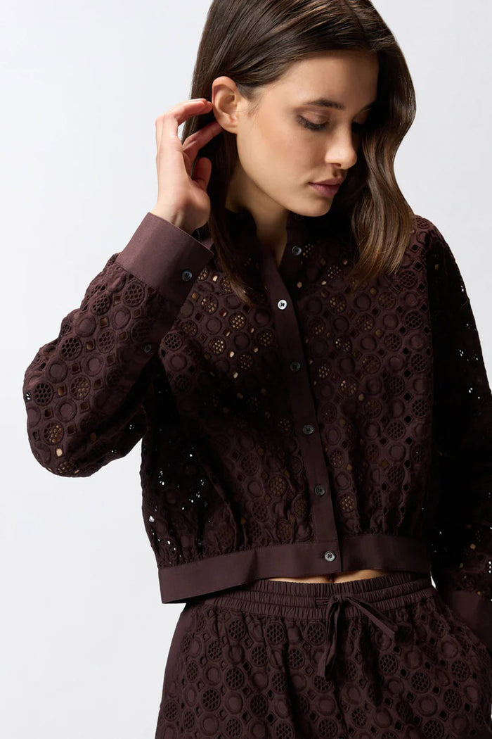 Camicia cropped con ricamo sangallo-3