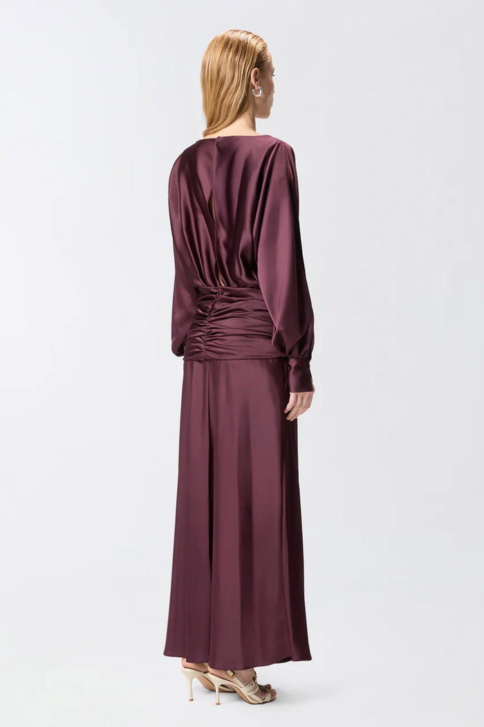 Abito lungo in satin con drappeggio-4