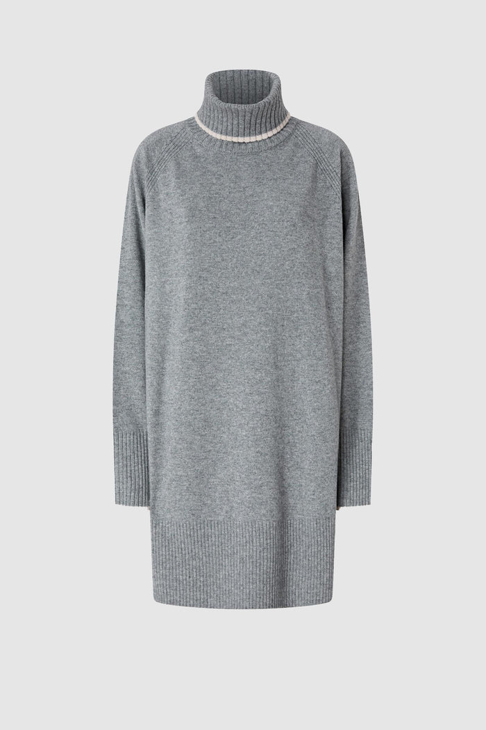 Abito corto in maglia a collo alto