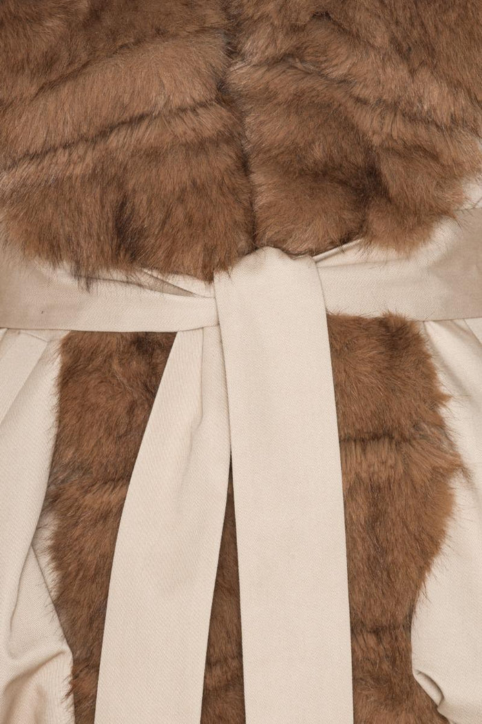 Giacca con collo in pelliccia sintetica beige-3