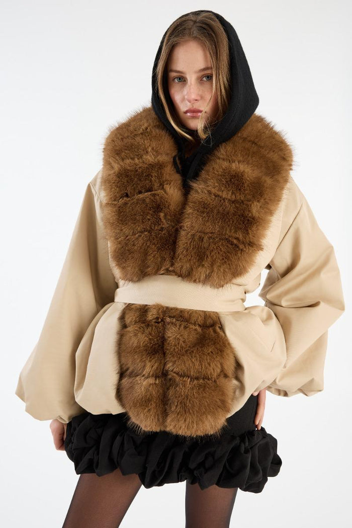 Giacca con collo in pelliccia sintetica beige-4