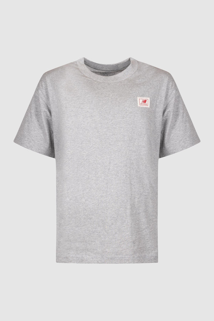 T-shirt con etichetta tessuta