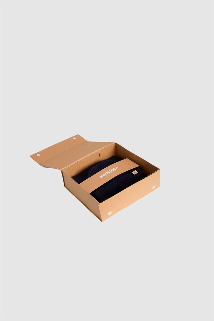 Set regalo con berretto e sciarpa in misto lana