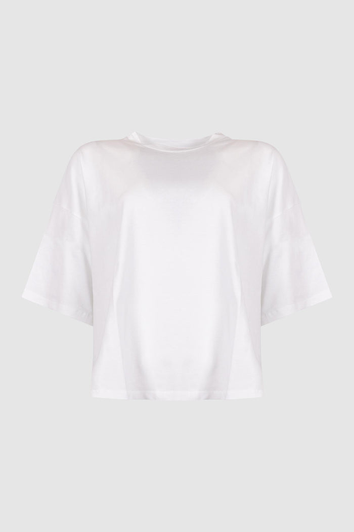 T-shirt over bianca