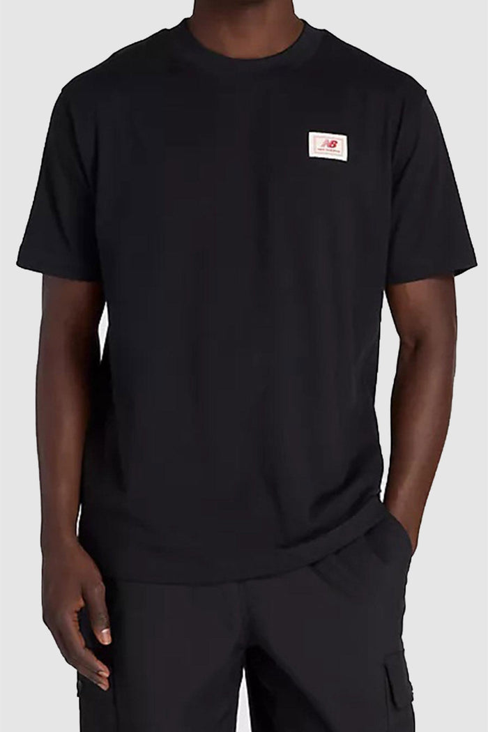 T-shirt con etichetta tessuta