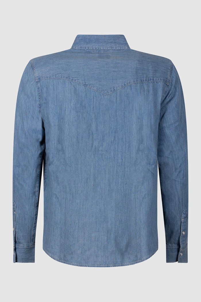 Camicia denim chiara con bottoni a pressione e tasche sul petto-2