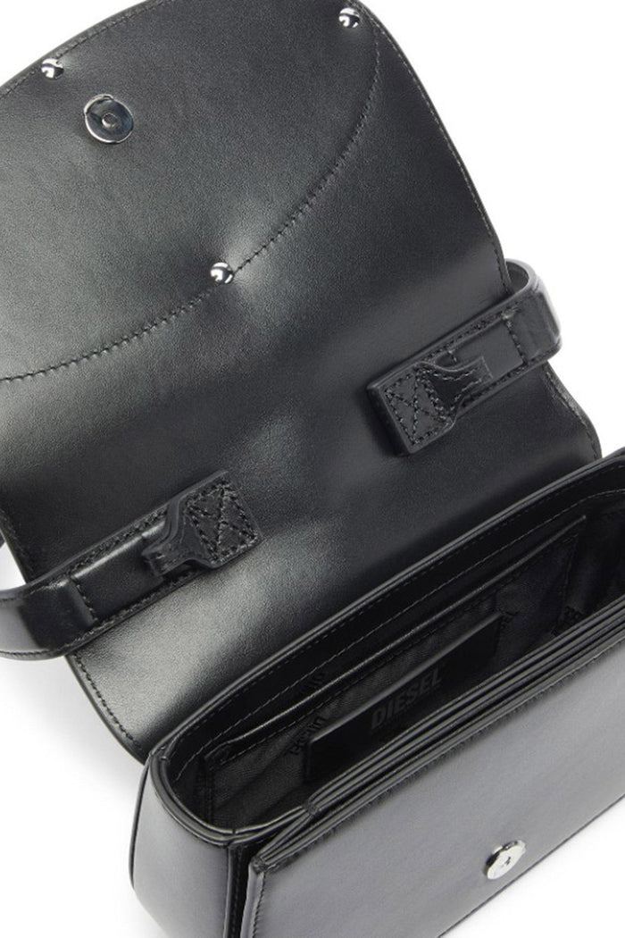 1DR -Iconica borsaa spalla in pelle con charms sul manico-4